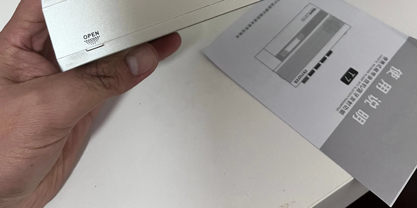 New Bluetooth cassette player Built-in speaker,Connect to Bluetooth speakers or headphone 2000mAh rechargeable Music Walkman